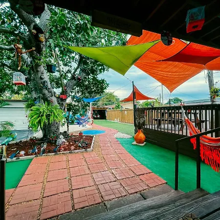 Hammocks & Mini-Golf! 10 Mins From Beach!